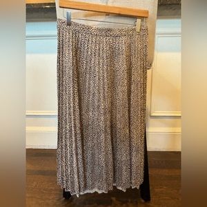 Ann Taylor pleat skirt size 4 soft material